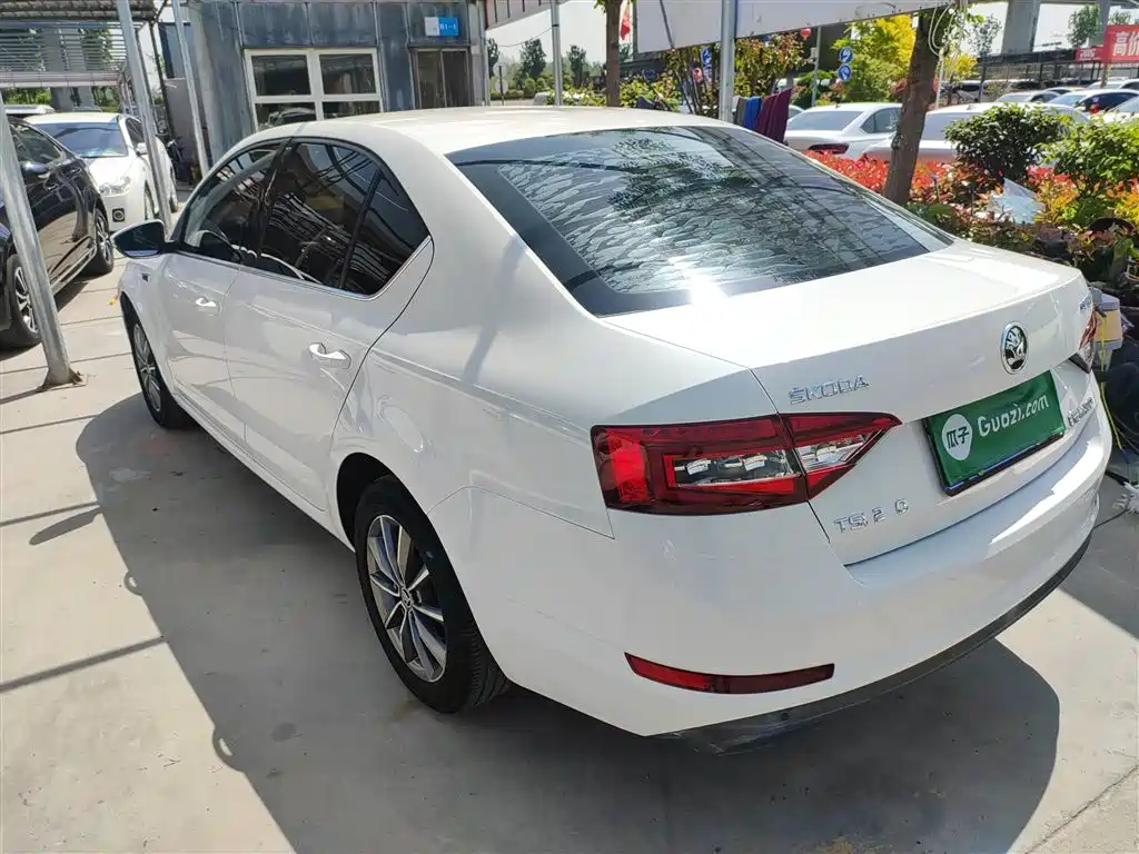 Škoda Octavia 2018 TSI230 DSG Comfort Edition фото 5