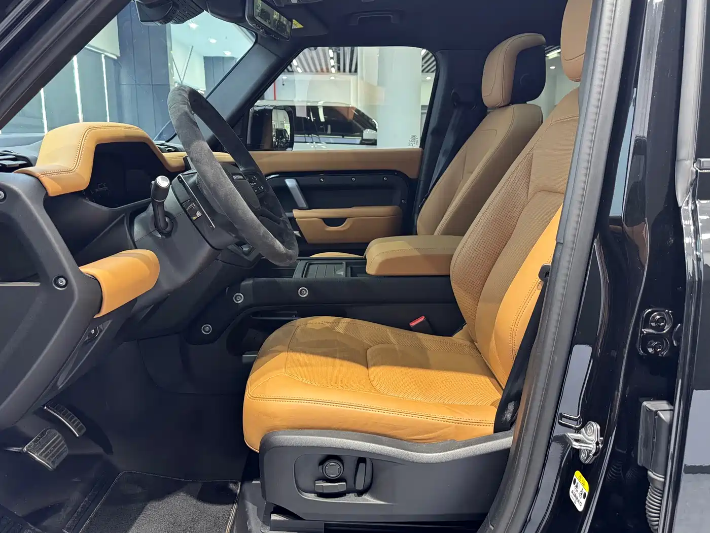 Land Rover Defender 2024 110 5.0T V8 фото 10