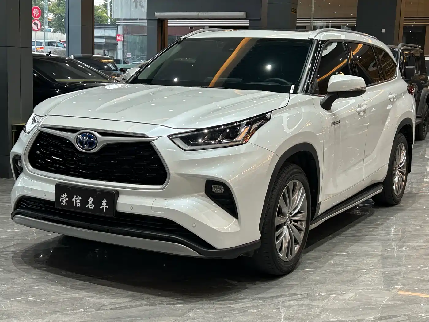 Toyota Highlander 2023 2.5L Smart Hybrid Dual Engine AWD Premium 7-Seater