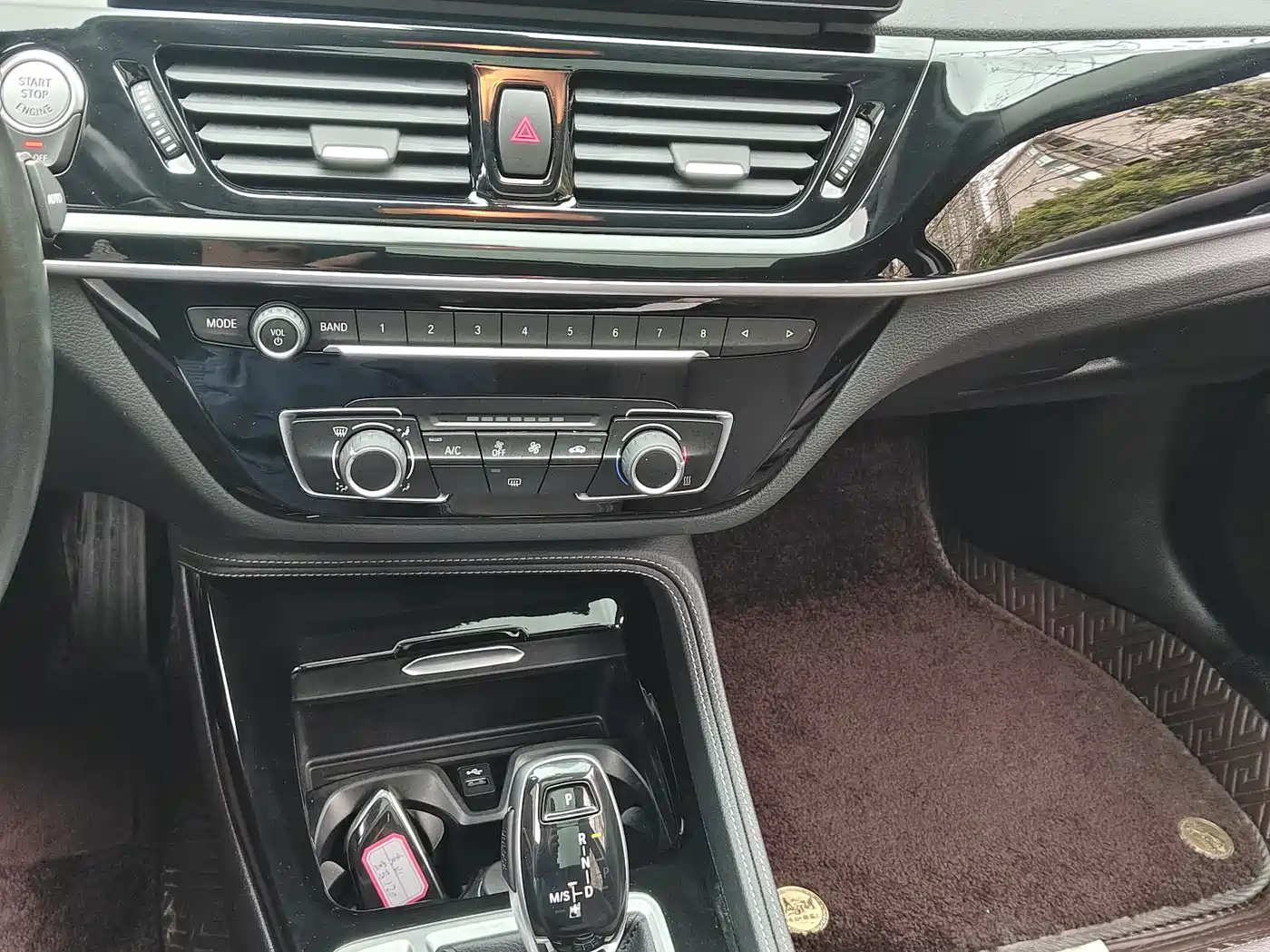 BMW 1 Series 2022 120i M Sport Shadow Edition фото 16