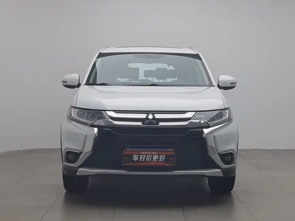 Mitsubishi Outlander 2018 2.0L 2WD Jiale Edition 7-seater фото 3
