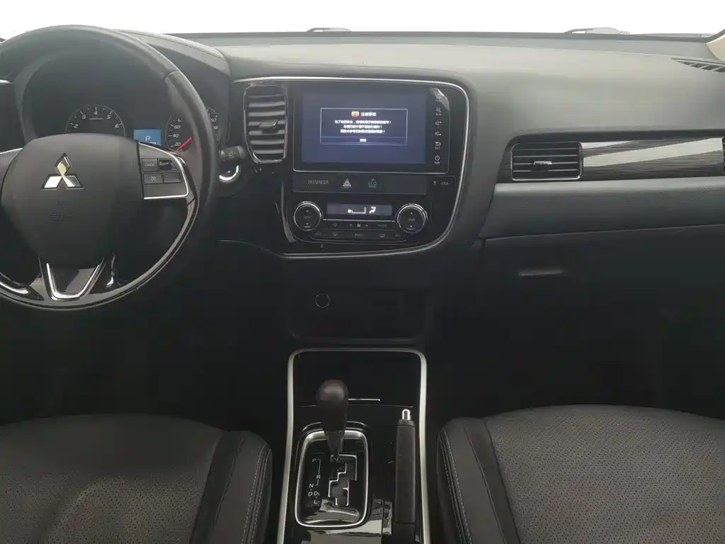 Mitsubishi Outlander 2018 2.0L 2WD Jiale Edition 7-seater фото 12