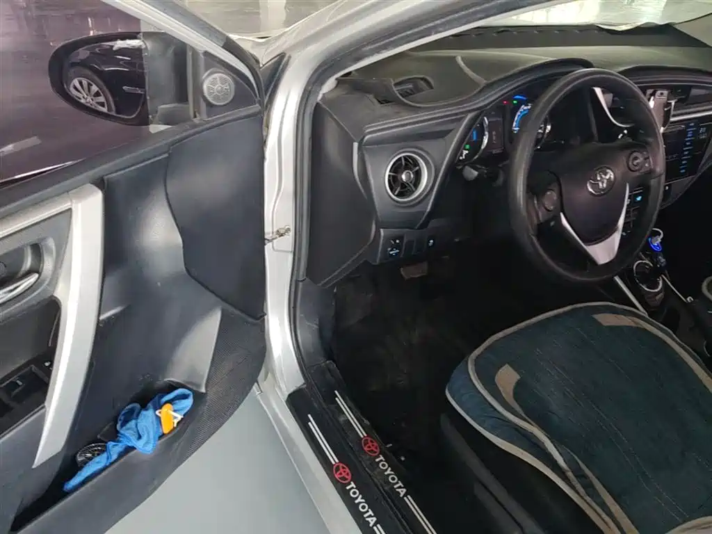 Toyota Corolla 2017 Facelift Hybrid 1.8L E-CVT Leading Edition фото 16