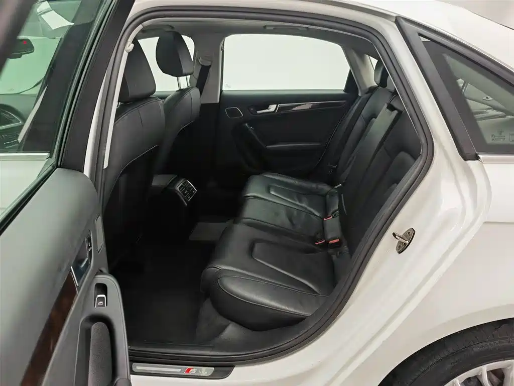 Audi A4L 2016 35 TFSI Collector's Edition S line Comfort фото 15