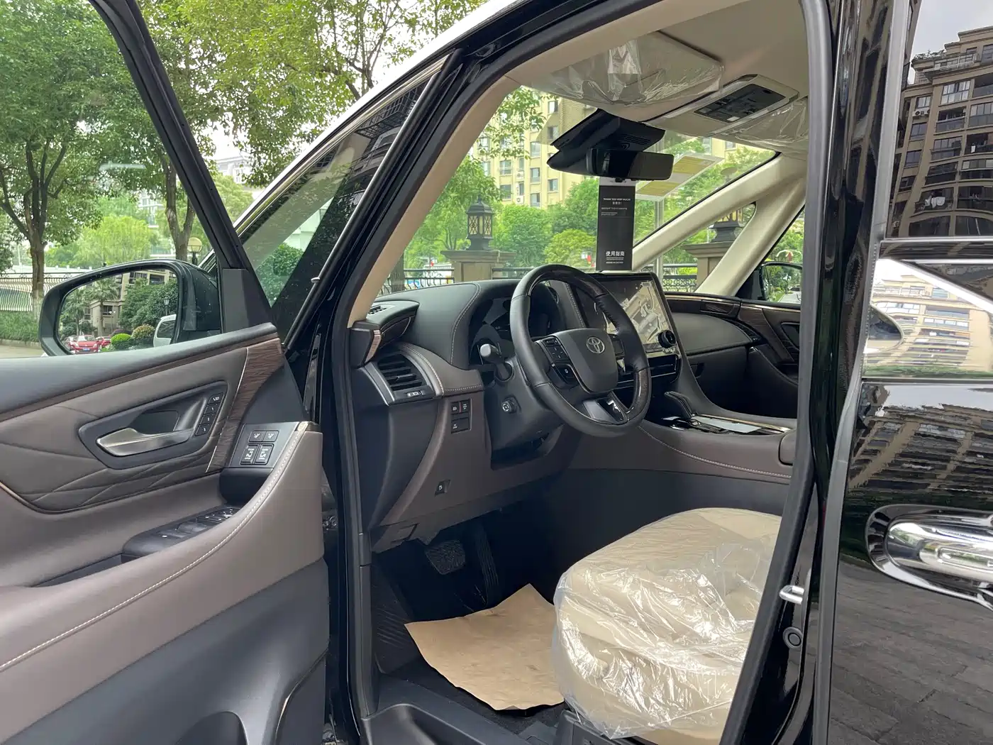 Toyota Alphard 2024 Hybrid 2.5L Ultimate Enjoyment Edition фото 2