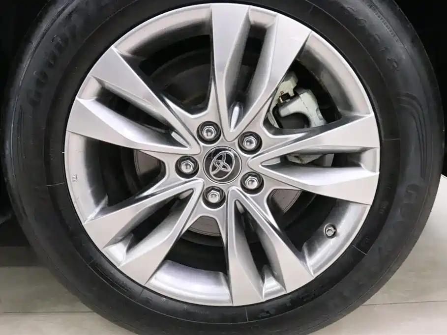 Toyota Granvia 2023 2.5L Hybrid Comfort Edition фото 25