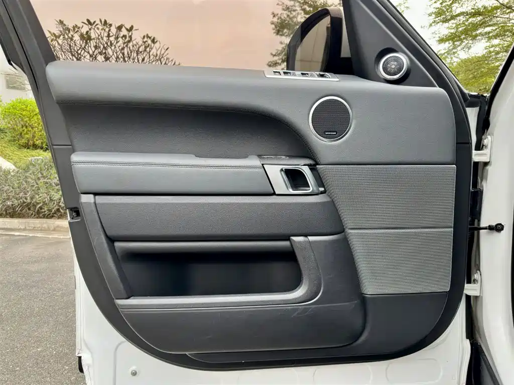 Land Rover Range Rover Sport фото 17