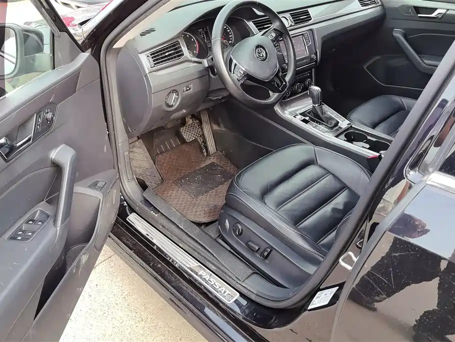 Volkswagen Passat 2017 330TSI DSG Prestige фото 9