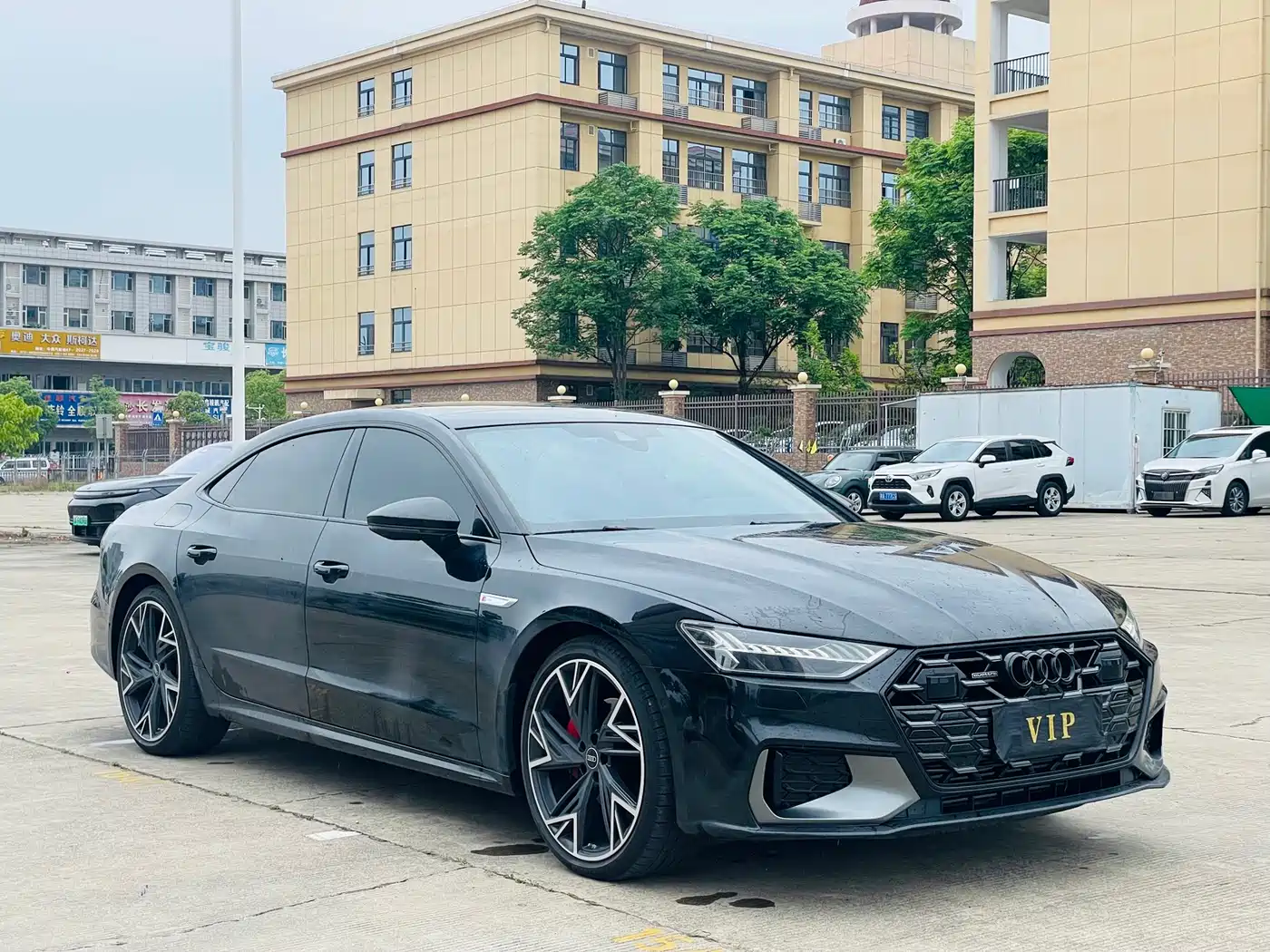 Audi A7L 2025 Model Year 45 TFSI quattro Black Knight Edition фото 3