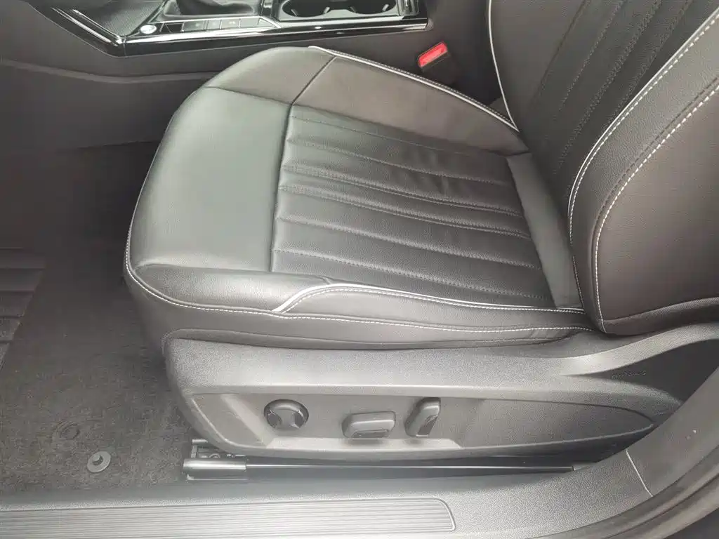 Volkswagen Passat 2023 Facelift 330TSI Elite Edition фото 20
