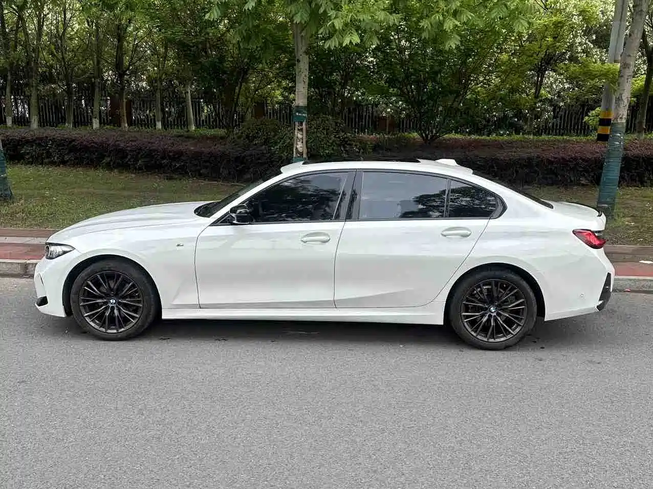 BMW 3 Series 2024 325Li M Sport Shadowline Package фото 11