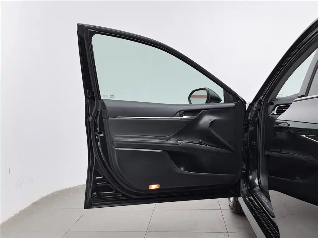 Toyota Camry 2018 2.0G Luxury Edition фото 8