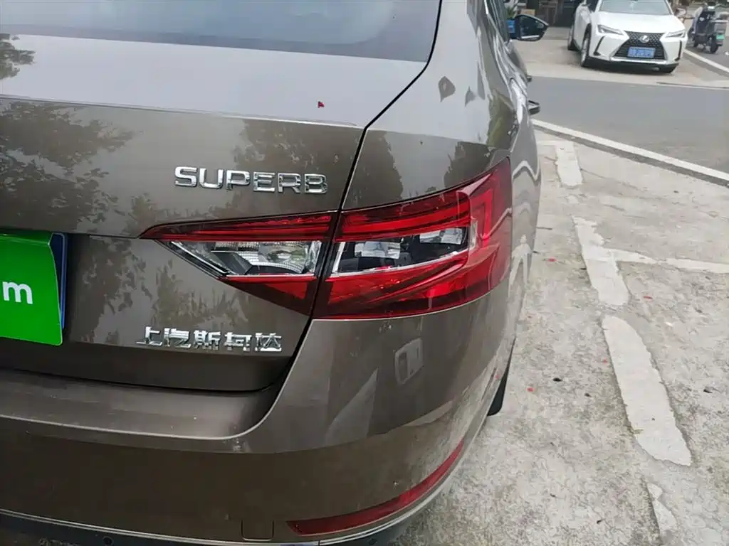 Škoda Superb 2016 TSI280 DSG Pioneer Edition фото 8