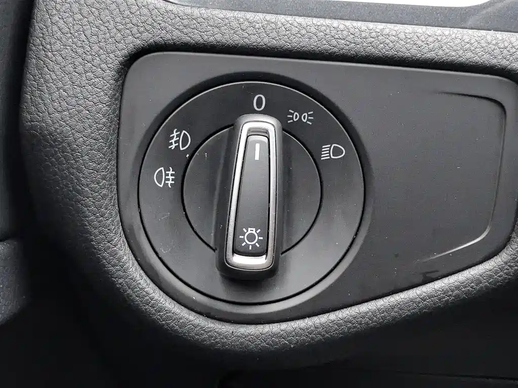 Volkswagen Golf 2018 230TSI Automatic Comfort фото 21