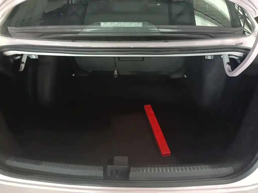 Volkswagen Sagitar 2017 1.6L Automatic Comfort фото 19