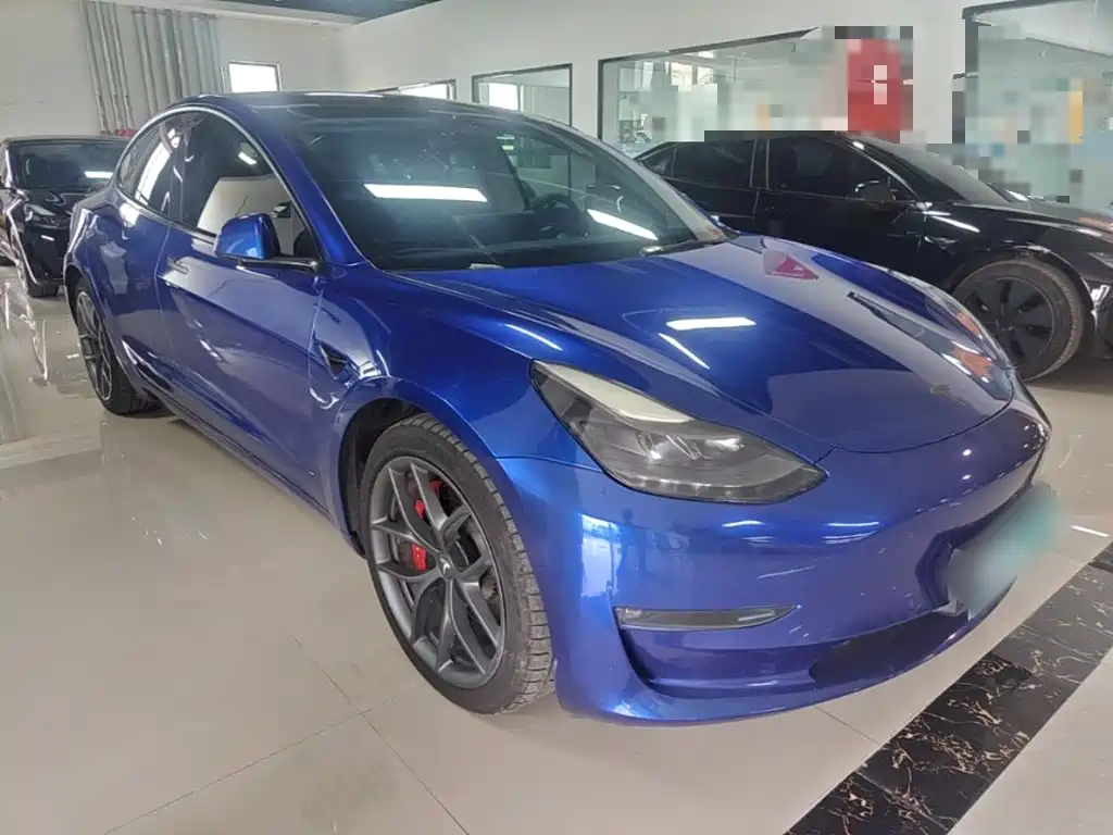 Фото 4 - Tesla Model 3