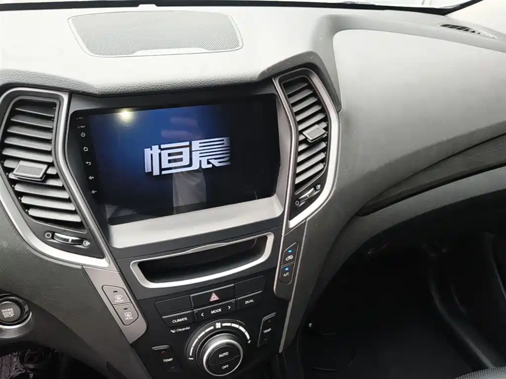 Hyundai Santa Fe 2015 2.4L Automatic 2WD Smart 5-seater фото 13