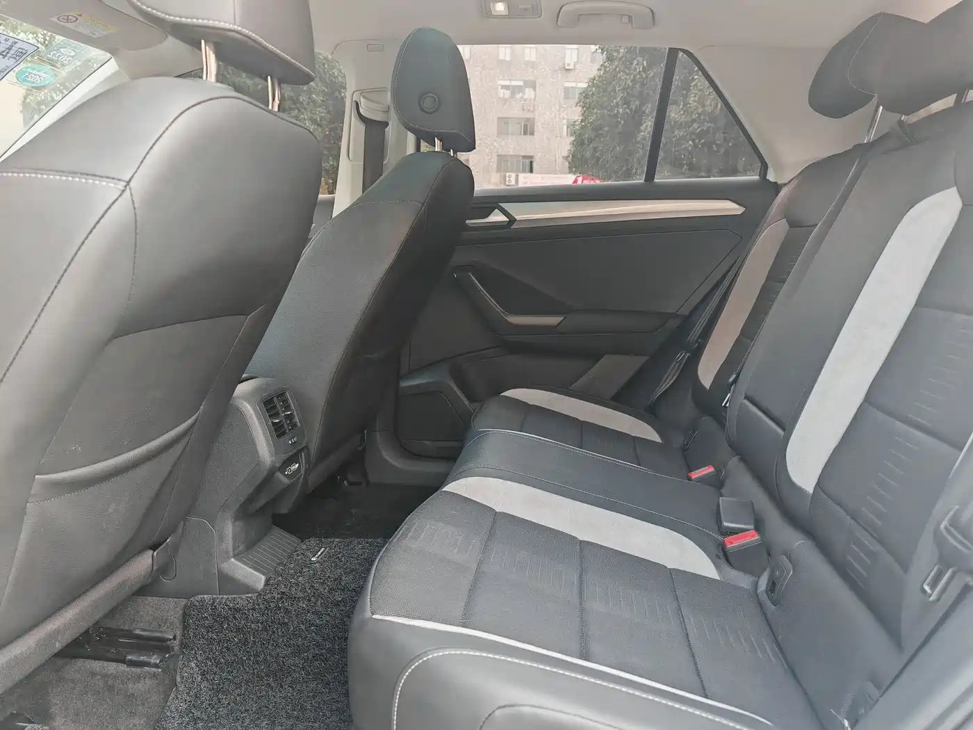 Volkswagen T-ROC 2020 230TSI DSG 2WD Progressive фото 7