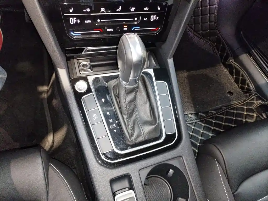 Volkswagen Magotan 2020 330TSI DSG Leading фото 13