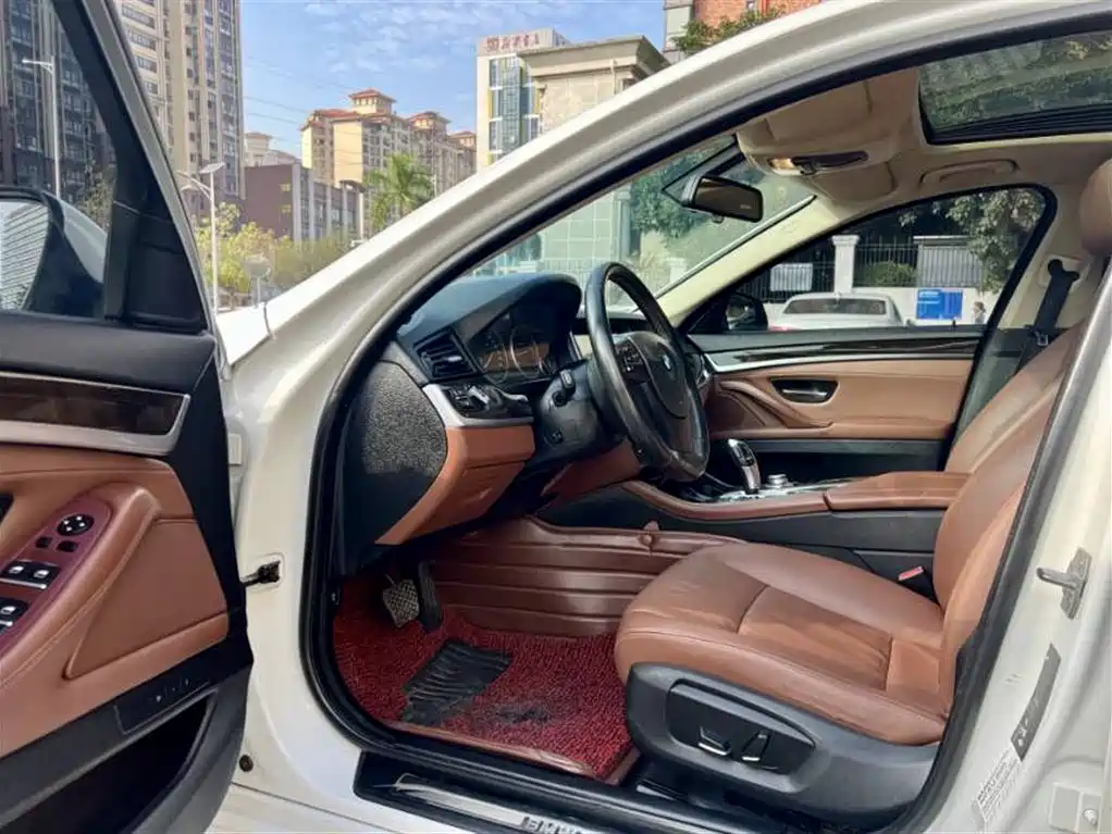 BMW 5 Series 2014 525Li Leading фото 4