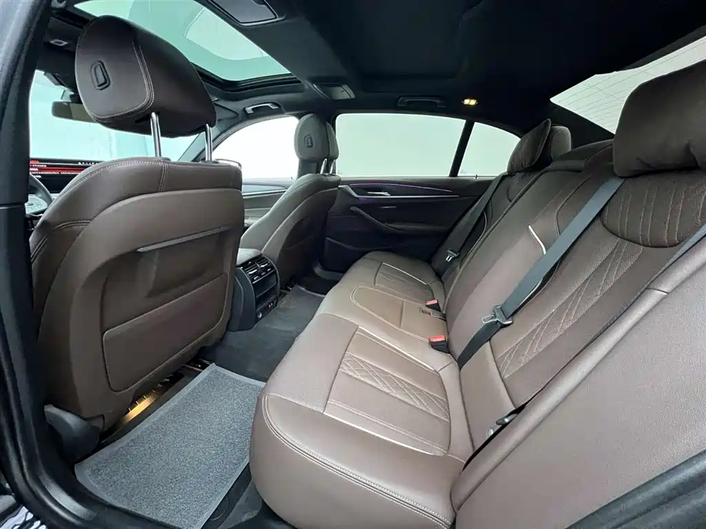 BMW 5 Series 2023 530Li Leading M Sport Package фото 25