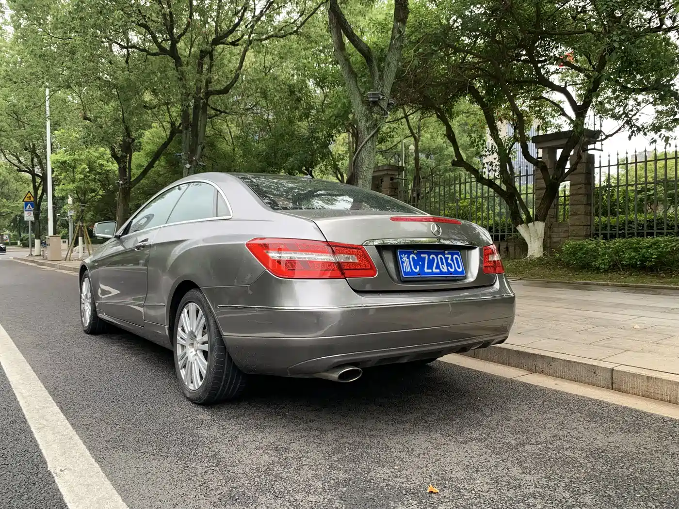 Mercedes-Benz E-Class (Import) 2010 E 260 CGI Coupe фото 23