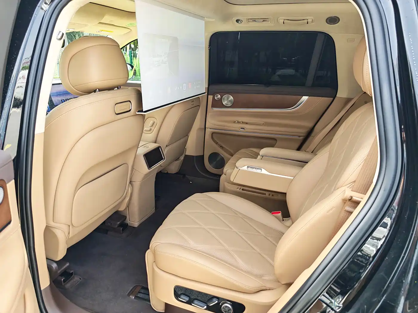 AITO Wenjie AITO M9 2025 Extended Range Ultra 52kWh 6-Seater фото 9