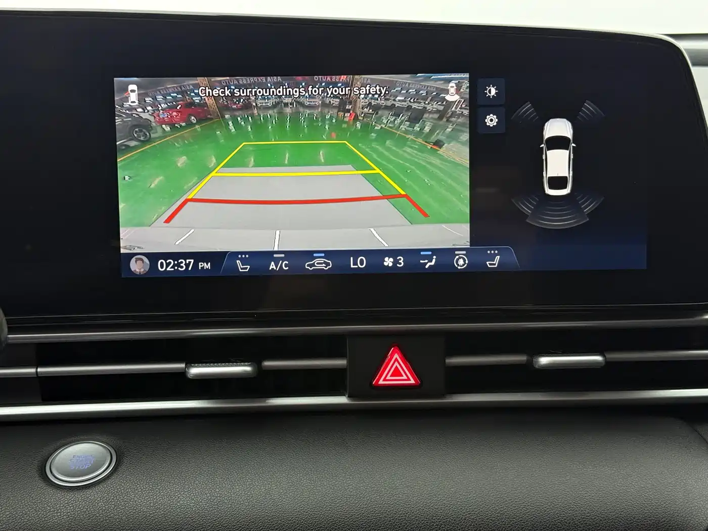 Hyundai Elantra 2022 1.5L CVT LUX Premium Edition фото 12