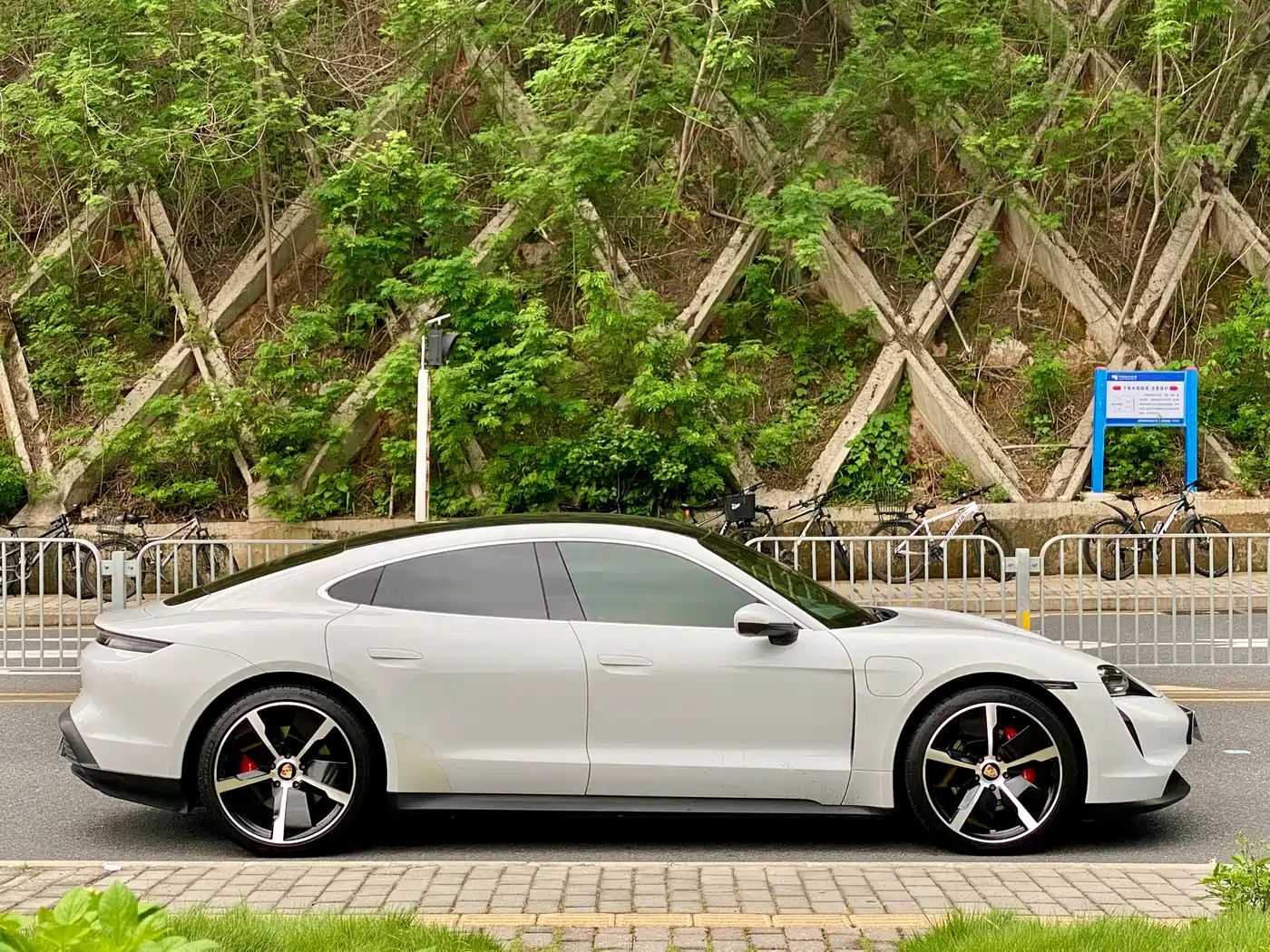 Porsche Taycan 2019 Taycan 4S фото 4