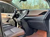 صورة 9 - Toyota Sienna
