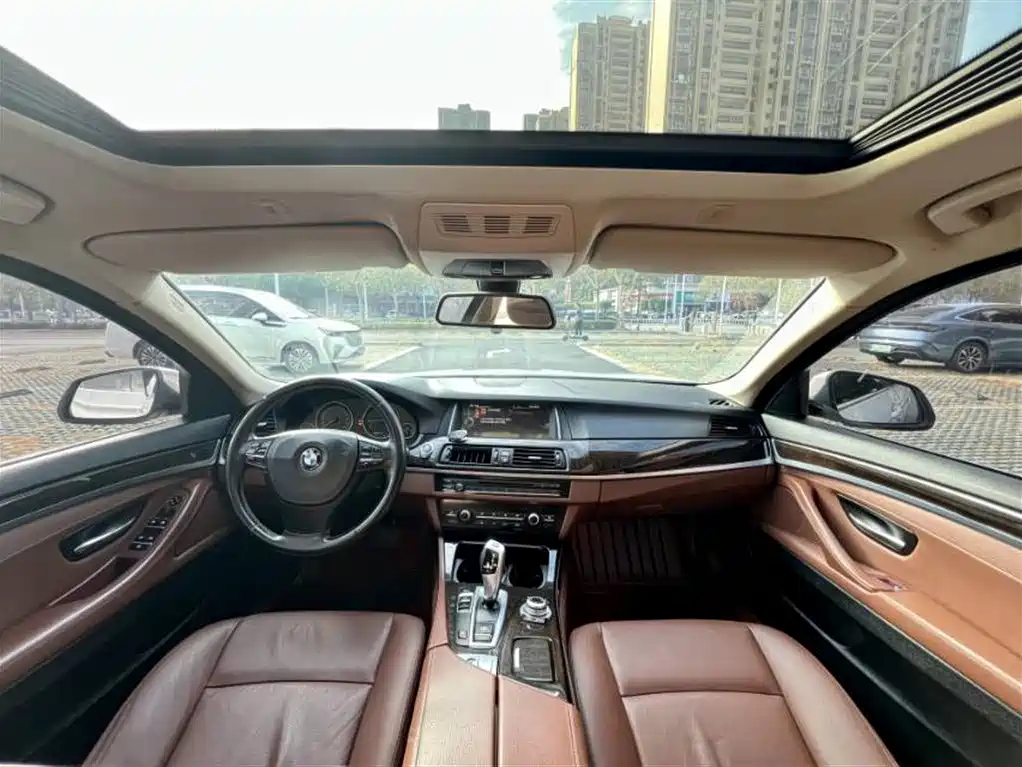BMW 5 Series 2014 525Li Leading фото 5