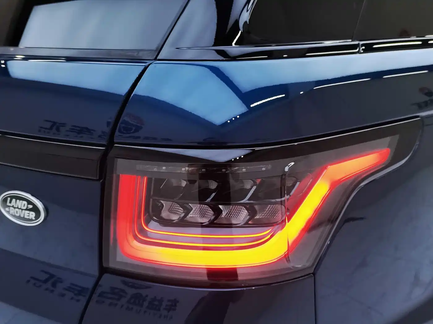 Land Rover Range Rover Sport 2022 3.0 L6 Indigo Flowing Light Edition фото 15