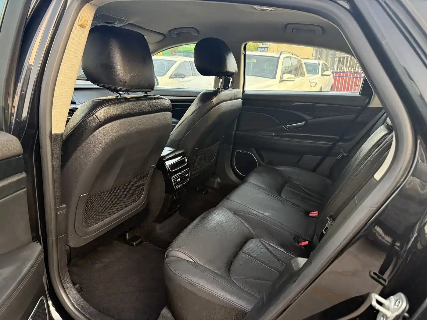 Фото 3 - Geely Borui
