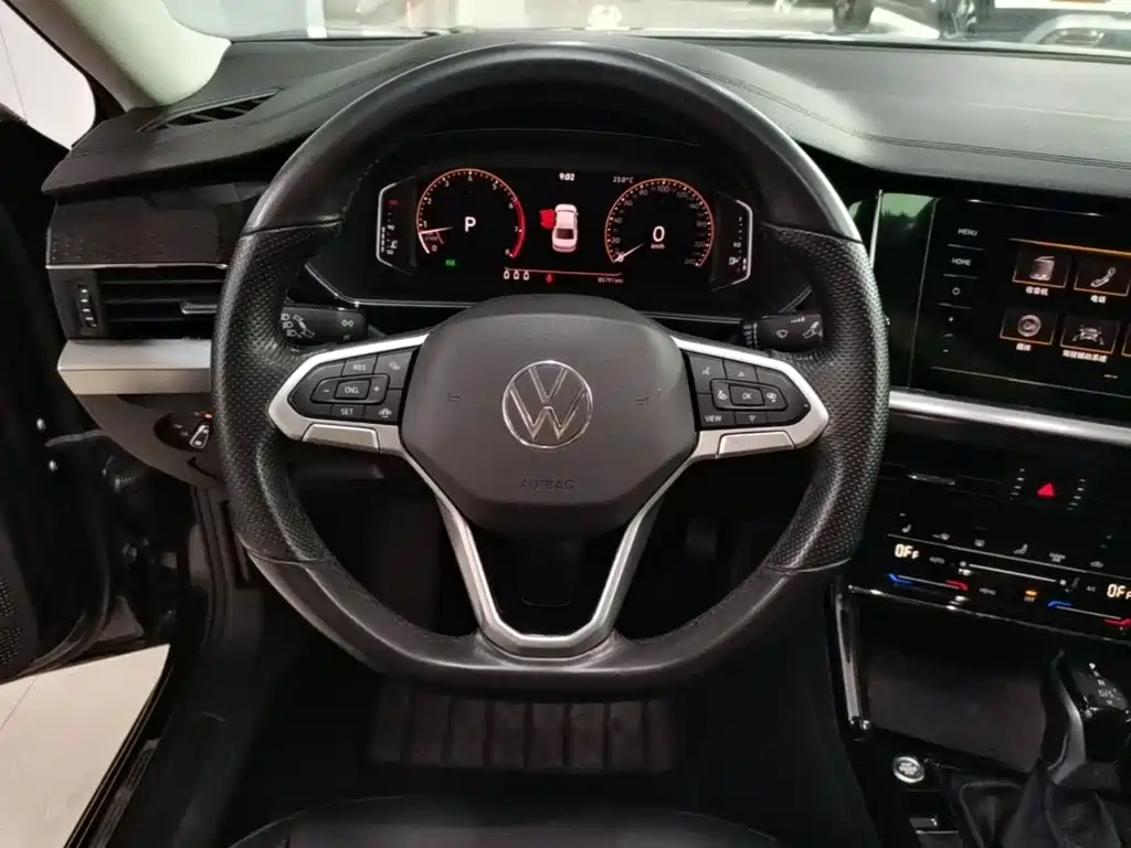 Фото 11 - Volkswagen Passat