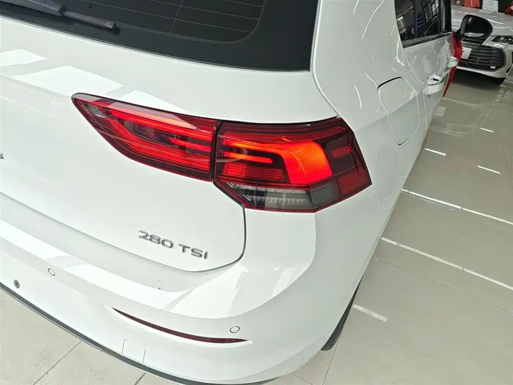 Volkswagen Golf 2023 Facelift 280TSI DSG Pro фото 8