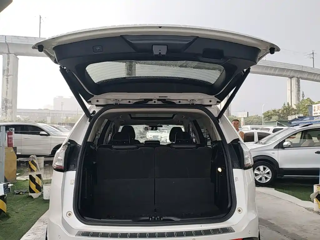 Фото 19 - Ford Edge
