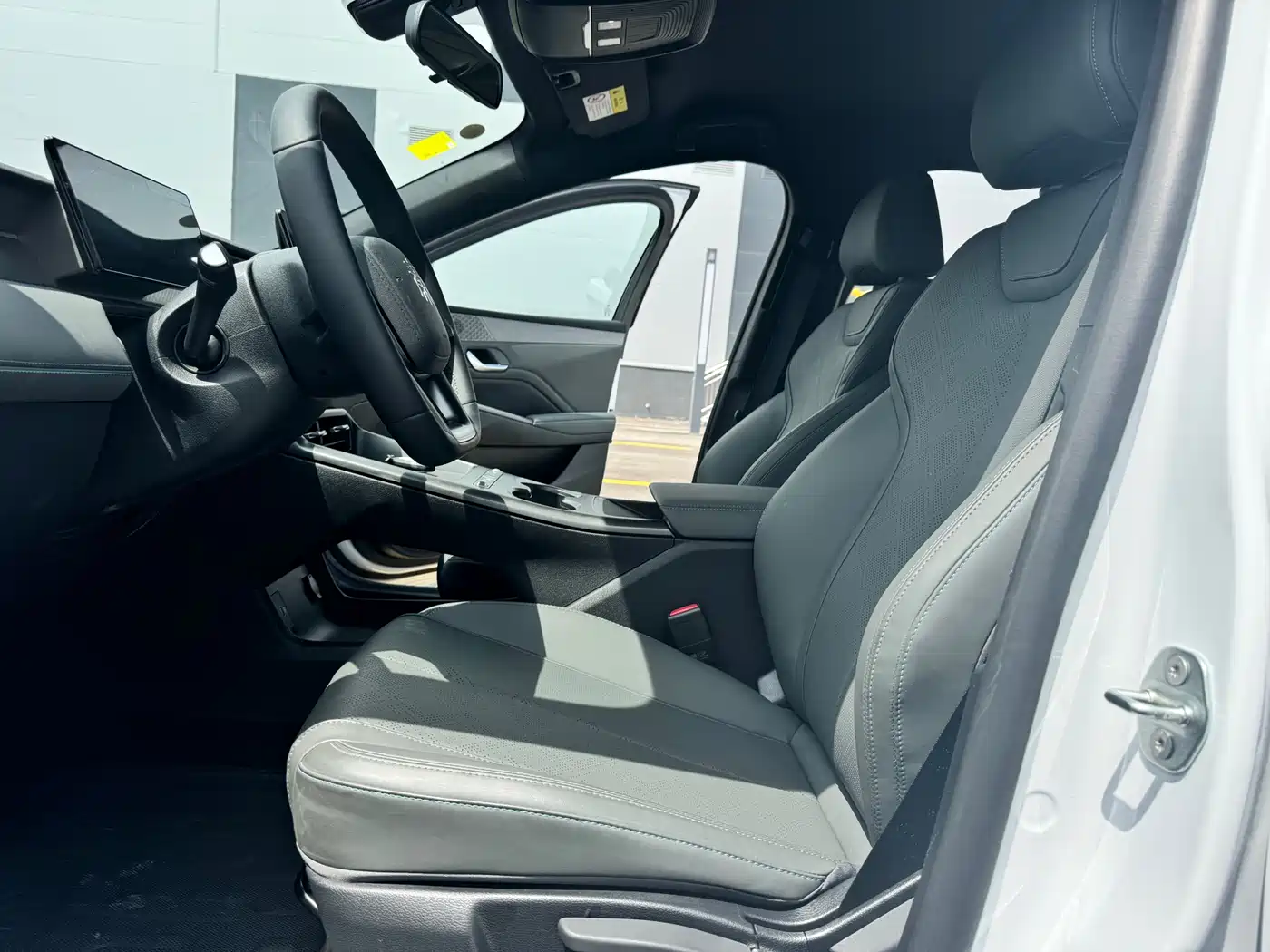 BYD Qin PLUS 2026 DM-i Smart Edition 128KM Progressive фото 9