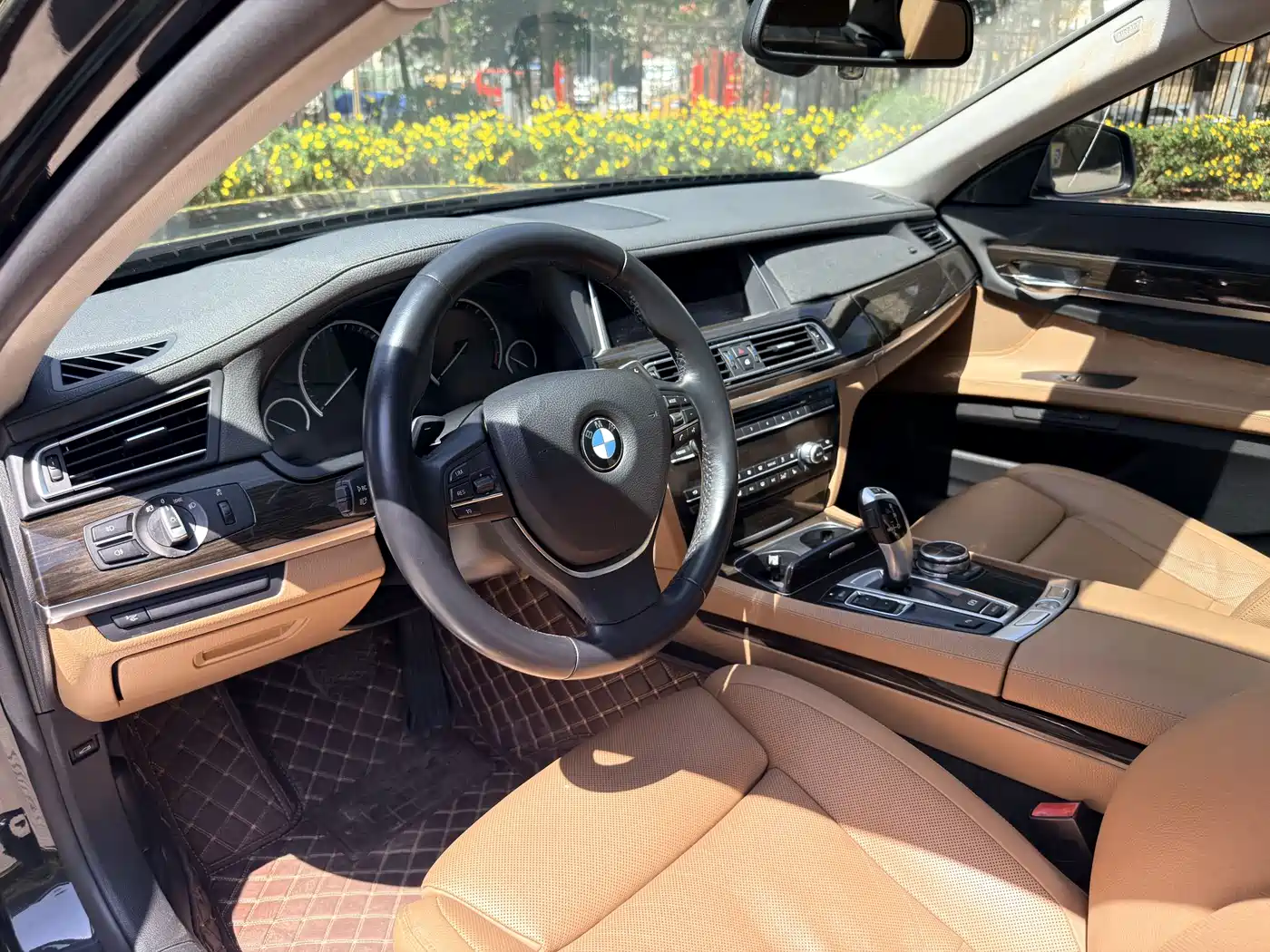 BMW 7 Series 2013 Model 740Li Leading фото 12