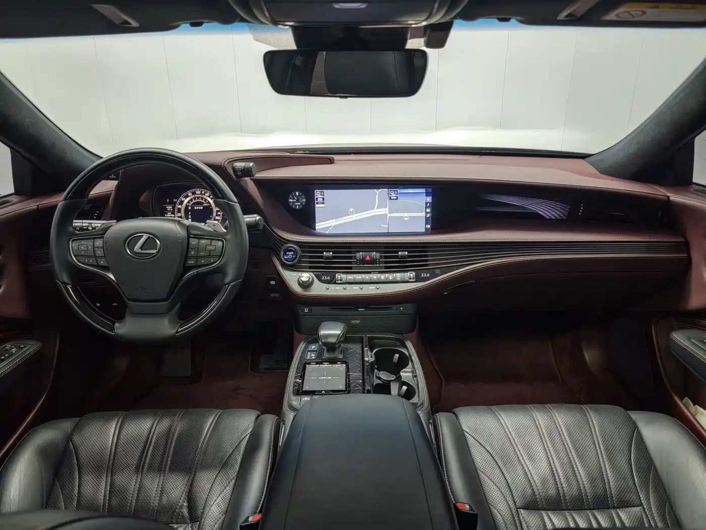 Lexus LS 2018 500h Executive Edition China V фото 9