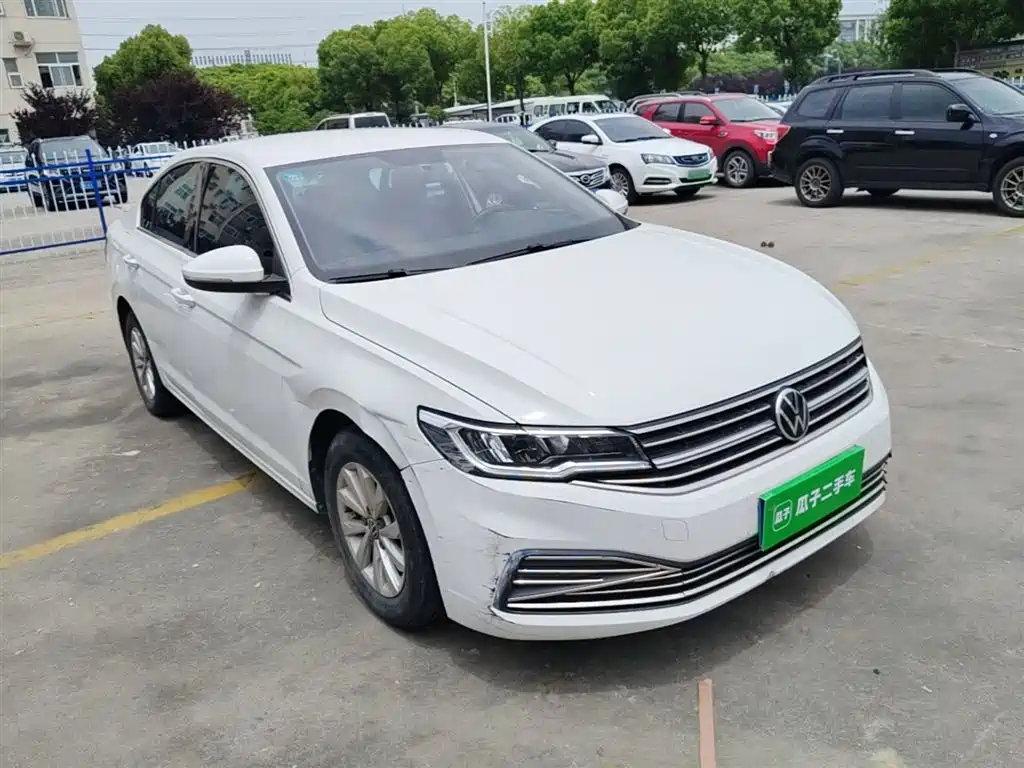 VOLKSWAGEN BORA