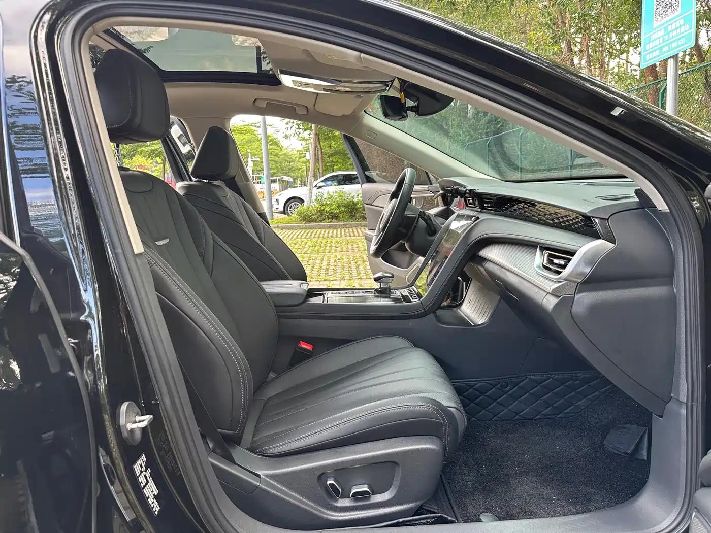 Hongqi H5 2024 1.5T DCT Smart Connect Flag Rhythm Edition фото 4