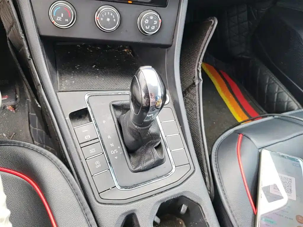 VOLKSWAGEN BORA