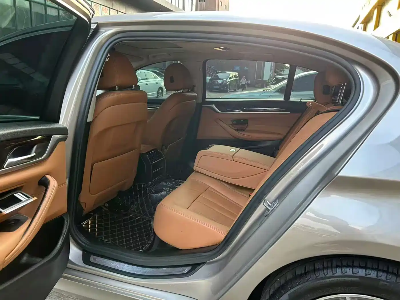 BMW 5 Series 2018 528Li Launch Special Edition фото 5