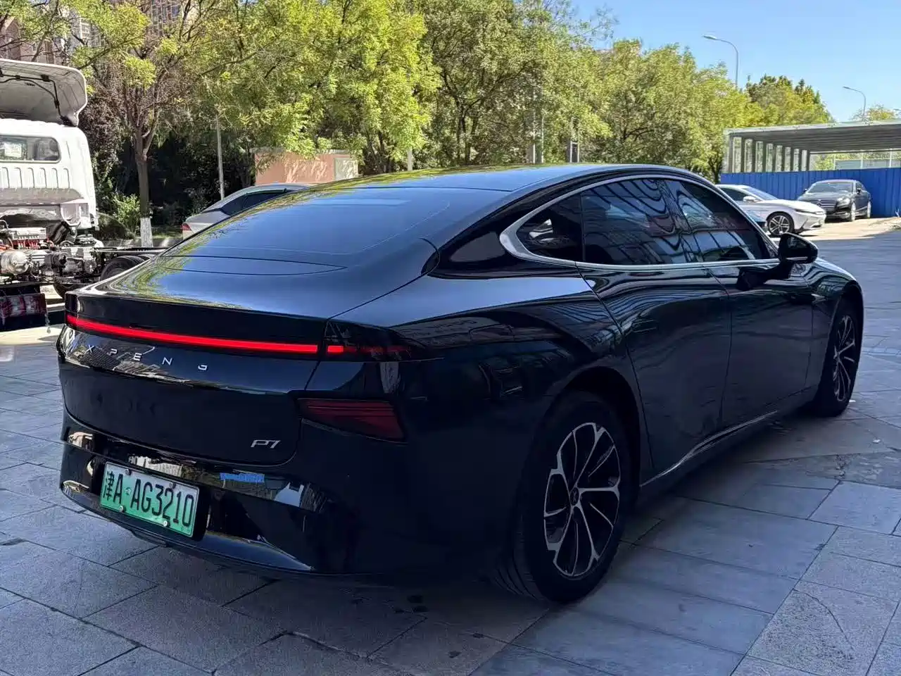 Фото 2 - XPeng P7