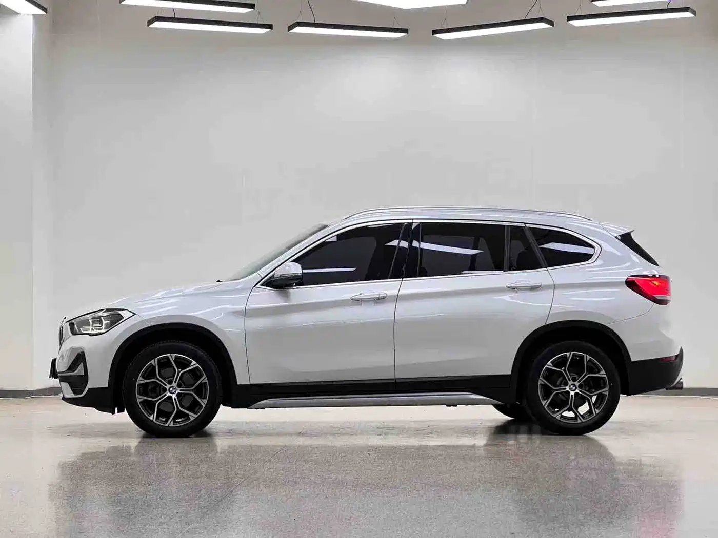 BMW X1 2022 sDrive20Li Premium фото 27