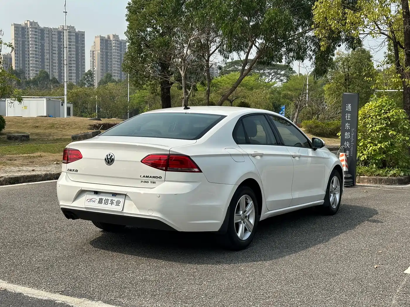 Volkswagen Lamando 2015 230TSI DSG Style фото 6