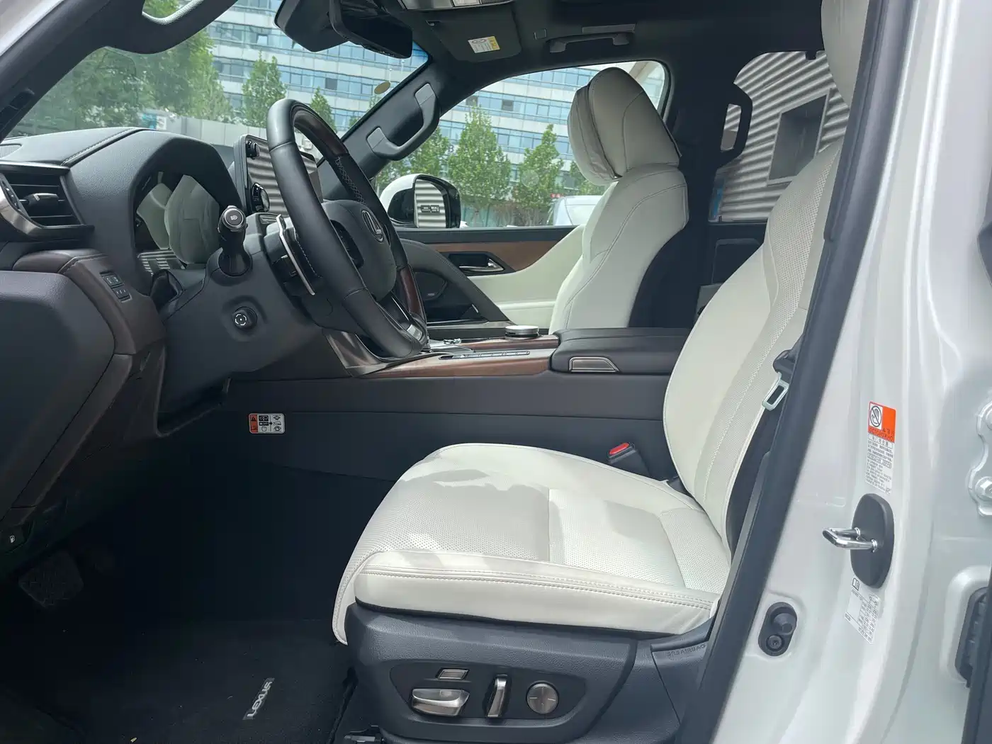 Lexus LX 2025 700h Boundary Edition фото 15