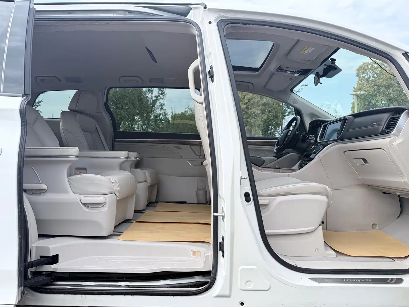 GAC Trumpchi Trumpchi M8 2018 320T Exclusive Edition фото 6