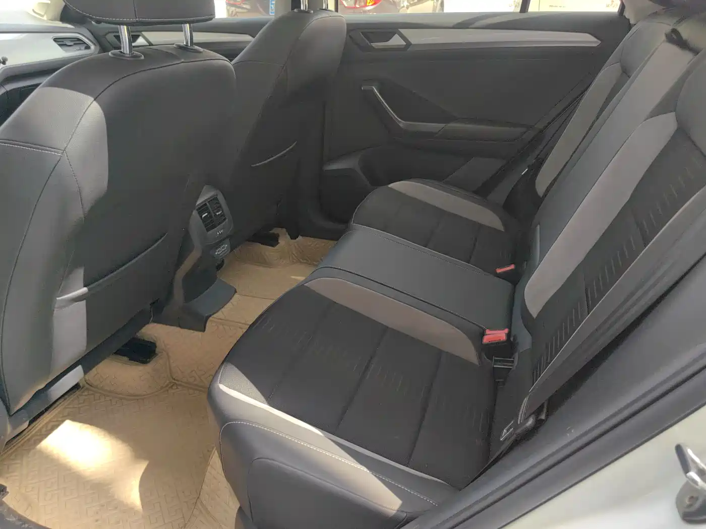 Volkswagen T-ROC 2018 280TSI DSG 2WD Progressive (China V) фото 6