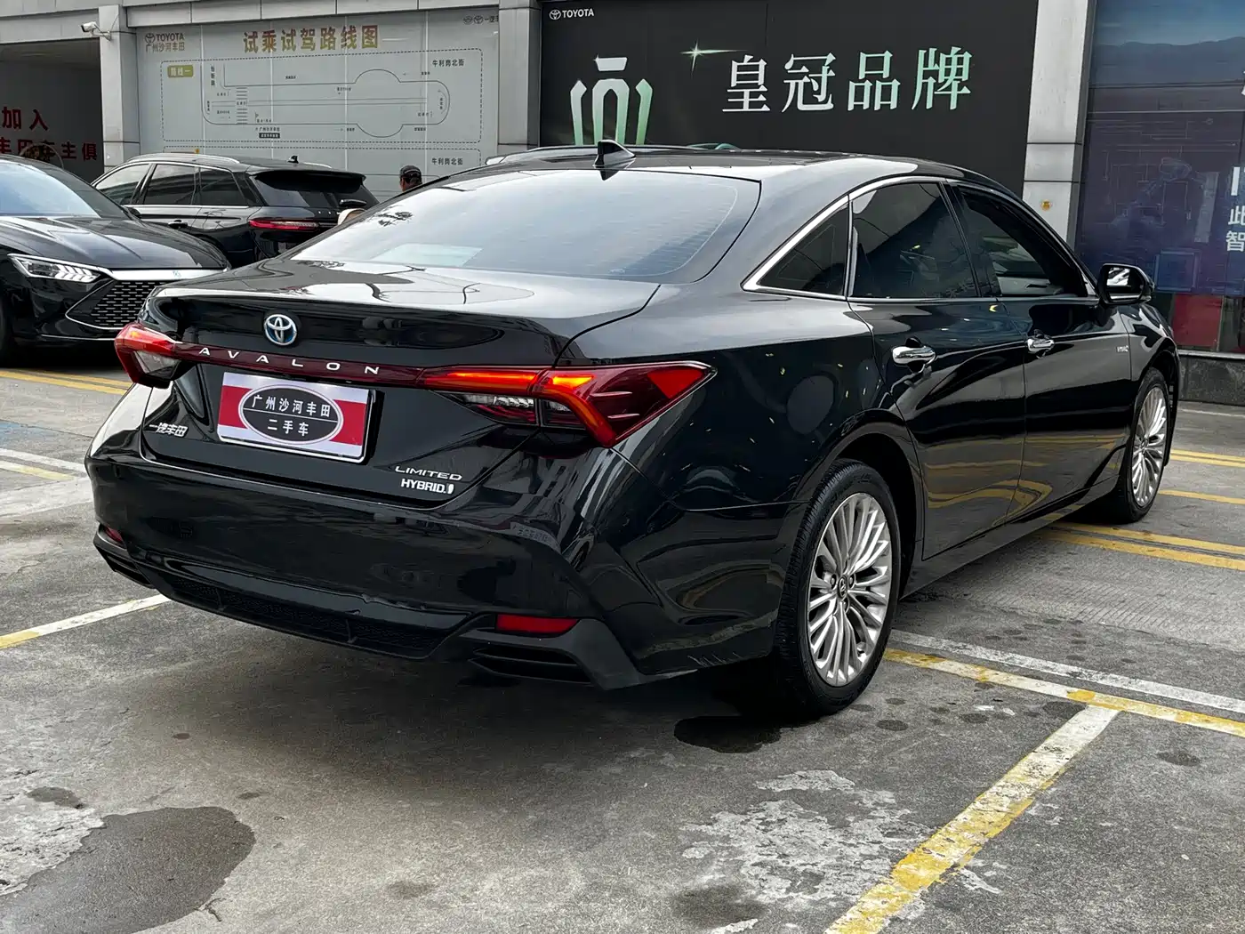Toyota Avalon 2022 Hybrid 2.5L Limited Flagship Edition фото 12